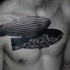 Gravur Stil schwarzes Brust Tattoo von großem Luftschiff