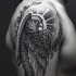 Gravur Stil schwarzes Schulter Tattoo mit schönem Adler