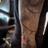 Tatuaje en el brazo, ornamento excelente volumétrico