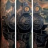Tatuaje en el brazo, tren de vapor grande negro