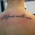Tatuaje en la espalda, inscripción linda en italiano