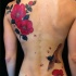 Tatuaggio colorato sulla schiena i fiori & l'uccello