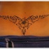 fiori con modello tatuaggio su parte bassa di schiena