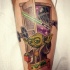 Tatuaje en la pierna,
maestro Yoda con sable de luz