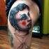 Tatuaje en el muslo, cabeza de payaso triste