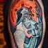 Tatuaje en el brazo,
Darth Vader cantante precioso en el traje