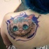 Tatuaje en el omóplato, gato dulce de Cheshire