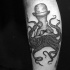 Tatuaje en la pierna, pulpo caballero divertido con sombrero y bigotes
