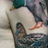 Lustiger illustrativer Stil Schulter Tattoo mit Enten
