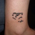 Tatuaje en el tobillo, silueta de stormtrooper de tinta negra, idea buena