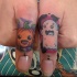 Tatuaje en los dedos, fantasma y calabaza bonitos pequeños