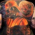 Tatuaje en la espalda, Darth Vader espléndido detallado y planeta brillante