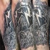 Tatuaje en el brazo,
mago imponente en la tormenta