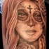 Tatuaje  de santa muerte linda, color gris