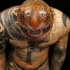 Tatuaje en la cabeza, cabeza de tigre estupendo