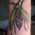 scarabeo verde biomeccanica tatuaggio sul polso