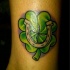 quadrifoglio verde con ferro di cavallo tatuaggio