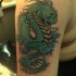serpente verde tatuaggio sul braccio