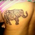 Tatuaje en la espalda,
elefante en patrón precioso, estilo hindú