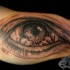 orribile occhio grande inchiostro nero tatuaggio su braccio