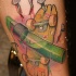 Illustrative Stil farbiges Arm Tattoo mit Marker und Skateboard
