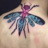 Illustrativer Stil gefärbtes Rücken Tattoo von großen Insekten mit Schädel