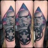 Illustrativer Stil farbiges Unterarm Tattoo von Storm Trooper mit Emblem