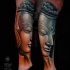 Illustrativer Stil farbiges Bein Tattoo mit der Buddhas Statue