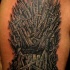 Tatuaje en el brazo, trono famoso de película juego de tronos