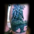 Tatuaje en el brazo,
Godzilla grande amenazante