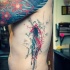 Tatuaje en el costado, abstracción de varios colores