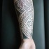 Tatuaje en el antebrazo, ornamento tribal increíble