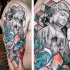 Tatuaje en el brazo, Estatua de Buda y flores de colores