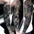 Tatuaje en el brazo, Grecia antigua impresionante detallada, negro blanco