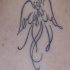 Tatuaje  de ángel fino hermoso