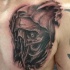 Tatuaje en el pecho,  cara de monstruo espantoso