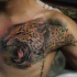 Tatuaje  de jaguar peligroso en el pecho