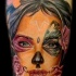 Tatuaje en el antebrazo,
santa muerte con mariposas