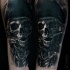 Realista muy detallado pintado por Eliot Kohek tatuaje de antebrazo de esqueleto pirata con daga