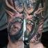 Tatuaje en el antebrazo, 
reloj único retro