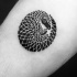 Tatuaje en la pierna, armadillo interesante de tinta negra