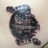 Tatuaje en la espalda,
estrella de la Muerte pequeña de la película Star Wars