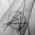 piccolo scientifico stile inchiostro nero tatuaggio su braccio