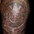 bello dio sole di azteco tatuaggio a mezza manica