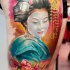 bellissimo acquerello geisha tatuaggio sulla coscia
