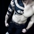 Tatuaje en el brazo y pecho,
ornamento masivo excelente, tinta negra