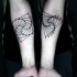 magnifico disegno ipnotico ornamento tatuaggio su braccia