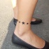 Tatuaje en el tobillo, estrellas negras simples