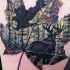 Erstaunliches Kleeblatt geformtes Schulter Tattoo mit Wald, Hirsch und Adler