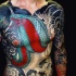 Tatuaje  de serpiente cobra colorida en estilo asiático